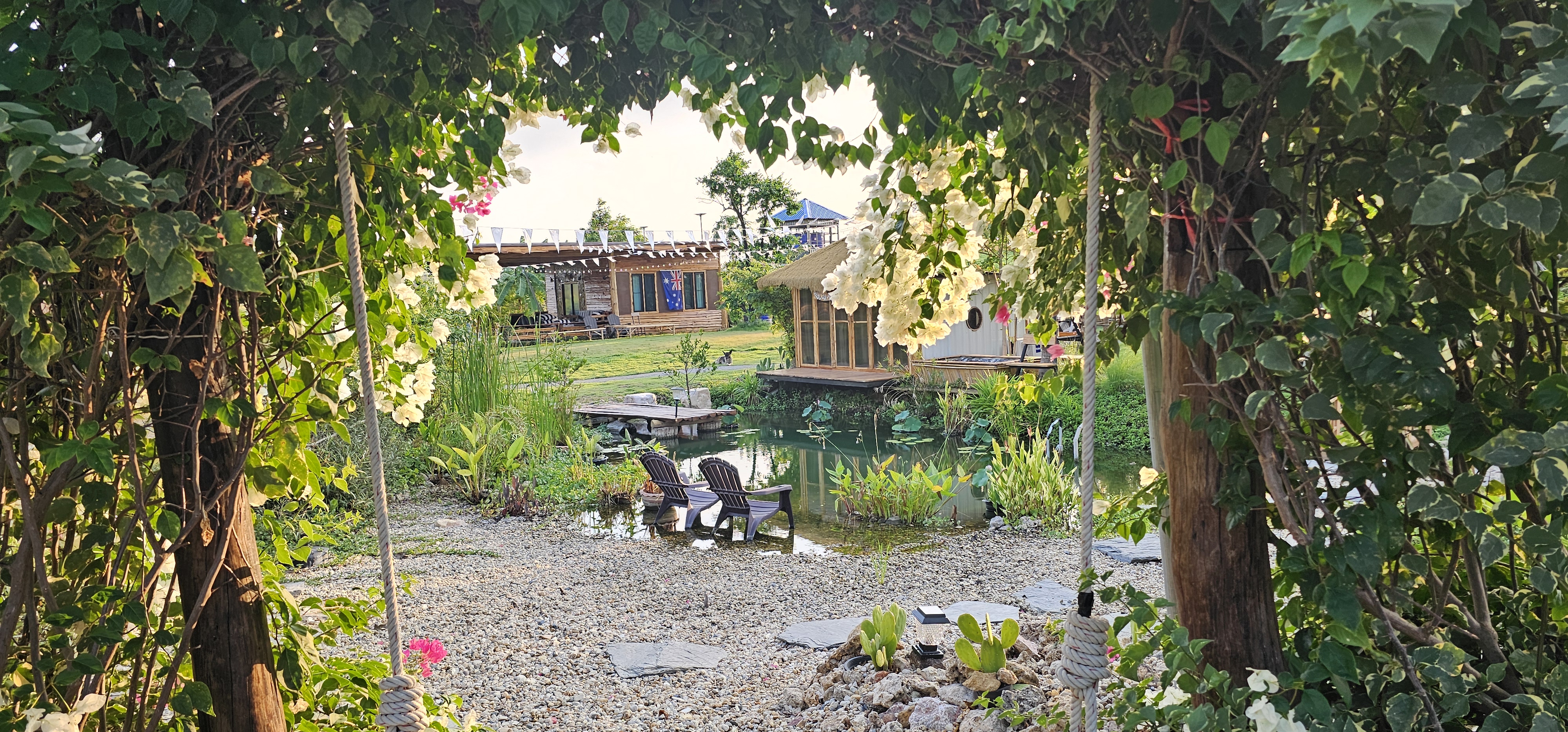 ซุ้มต้นไม้ ทางเดินในสวน